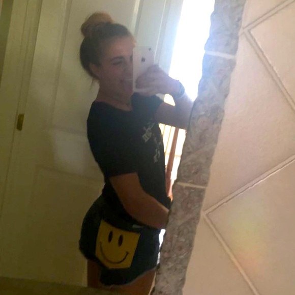 The Laundry Room Pants - 👖The Laundry Room Smiley Face Jean Shorts Size 25